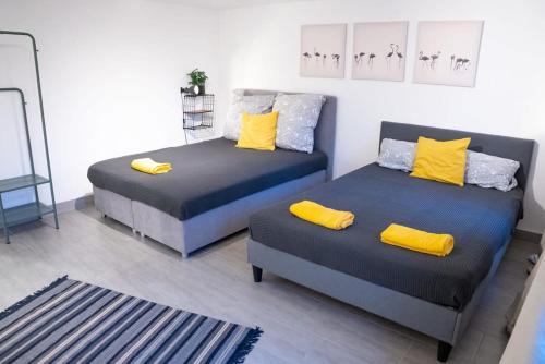 Hamburg Altona - Three Bedrooms for up to 10 - image 2