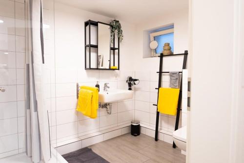 Hamburg Altona - Three Bedrooms for up to 10 - image 5