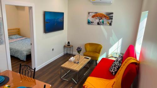 Amazing one bedroom guest house in Los Angeles, USA