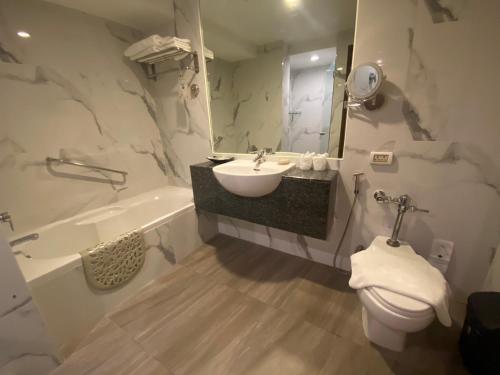 room detail thumbnail 2