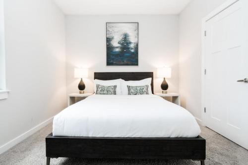 CozySuites Music Row Stunning 2BR -free parking 05 in Nashville, USA