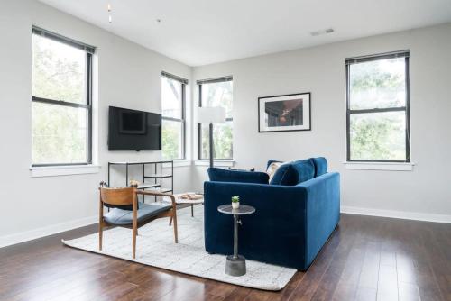 CozySuites Music Row Stunning 2BR -free parking 35 in Nashville, USA