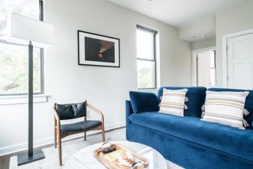 CozySuites Music Row Stunning 2BR -free parking 35 in Nashville, USA