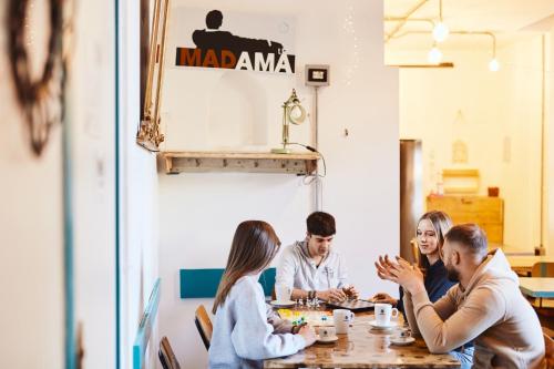 Madama Hostel & Bistrot