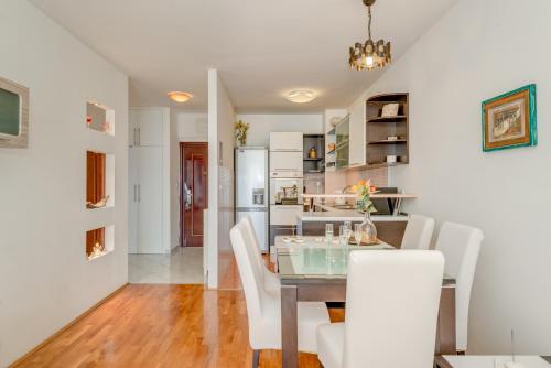 Comfy & Urban apartment on Žnjan near beach, Сплит