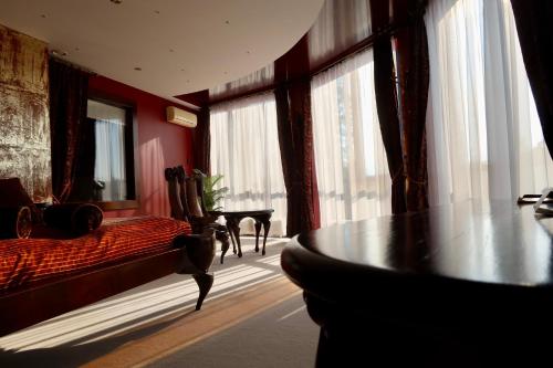 Port Hotel - image 2