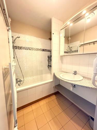 CAMARG'Beach Vue mer-Piscines-Plages-Tennis-Parking-4PERS CAMARG'Beach Vue mer-Piscines-Plages-Tennis-Parking-4PERS