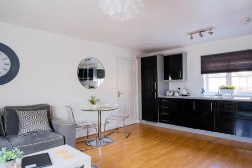 Sorrel House Stylish 2 Bedroom 2 Bathroom in Carterton