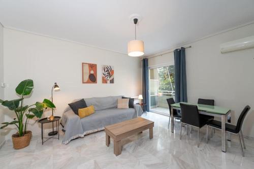 Cozy 1Bdrm Apt/walk to the beach, Atény