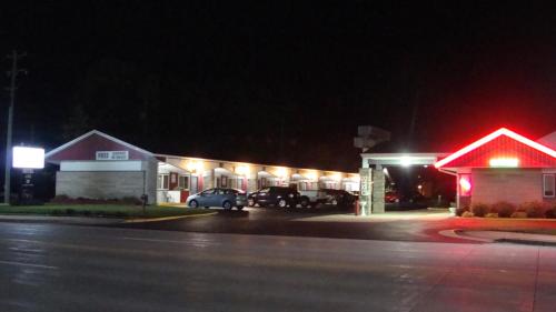 Pinconning Trail Inn Motel - 숙소 외관