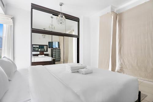StoneTree - 3BR + Maid's Room near Burj Khalifa and Fountain, Dubai (photo 8)