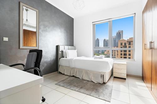 StoneTree - 3BR + Maid's Room near Burj Khalifa and Fountain - image 11