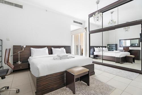 StoneTree - 3BR + Maid's Room near Burj Khalifa and Fountain, Dubai (photo 6)