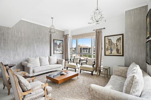 StoneTree - 3BR + Maid's Room near Burj Khalifa and Fountain, Dubai (photo 2)