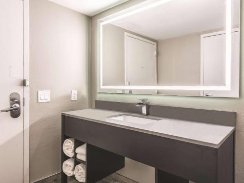 King Studio Suite - Non-Smoking