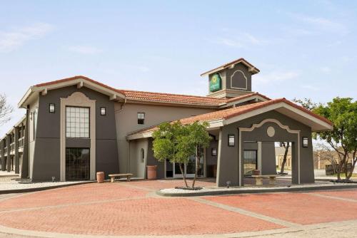 La Quinta Inn & Suites by Wyndham San Antonio Lackland