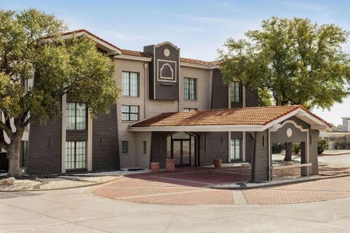 La Quinta Inn by Wyndham San Antonio I-35 N at Toepperwein in San Antonio, USA
