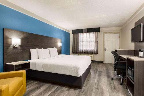 La Quinta Inn by Wyndham San Antonio I-35 N at Toepperwein in San Antonio, USA