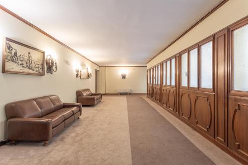 Gregory 7House - image 9