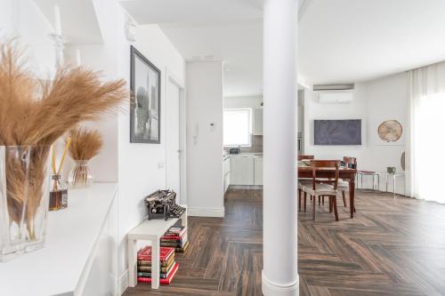 Gregory 7House - image 12