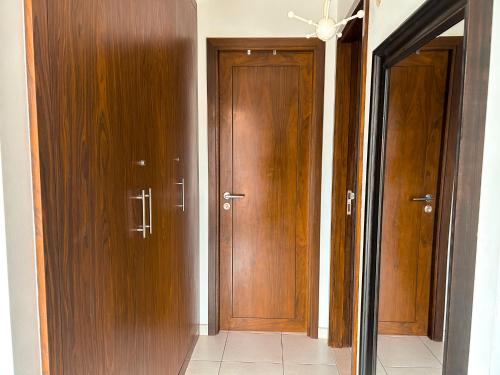 StoneTree - 3BR + Maid's Room near Burj Khalifa and Fountain, Dubai (photo 9)