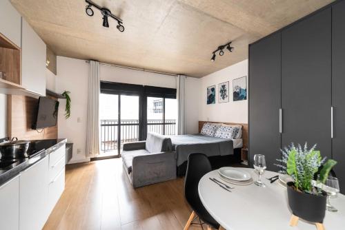 47 New studio next Paulista Av, fast wifi and balcony, São Paulo