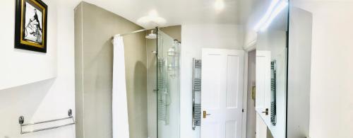Beautiful 1-Bed Apartment Mayfair London England - image 8