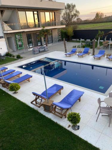Adrians villa