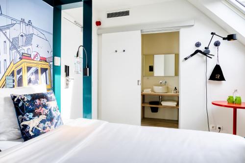 Double Room image 7