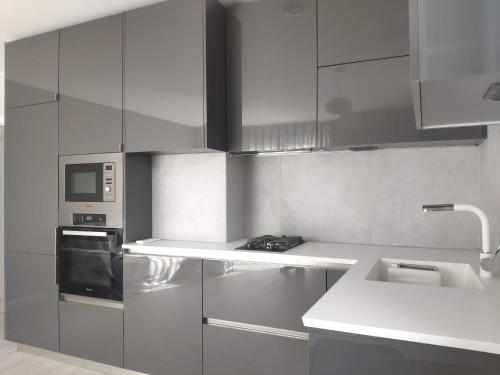 kuhinja, Central, brand new apart with parking in Strumsko Industrial Zone