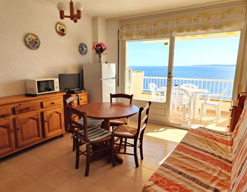 One-Bedroom Apartement  image 7