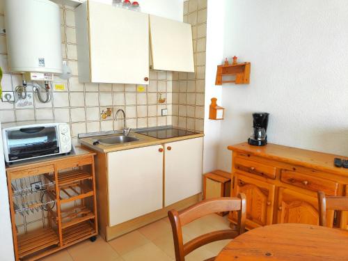 One-Bedroom Apartement  image 4