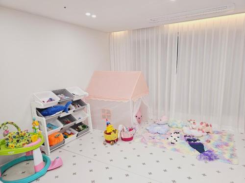 Sosaeul Avenue kids room, family room