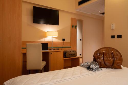 Hotel Iris - image 4
