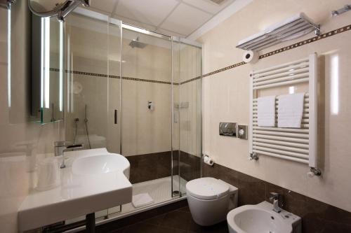 Hotel Iris - image 5