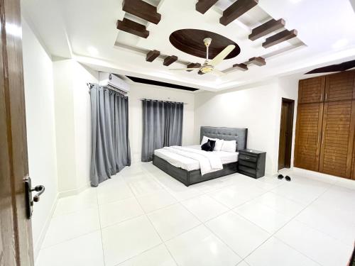 LUXURY HOTEL E11 - image 11
