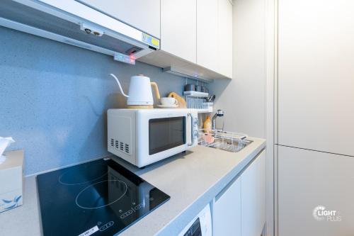 Residence with a beautiful high-rise view of Infinity Pool