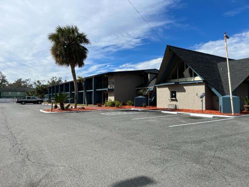 Regency Inn - image 14