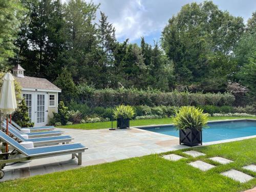 Steve's Place: Heated Pool, 3BR Southold Home, Beach