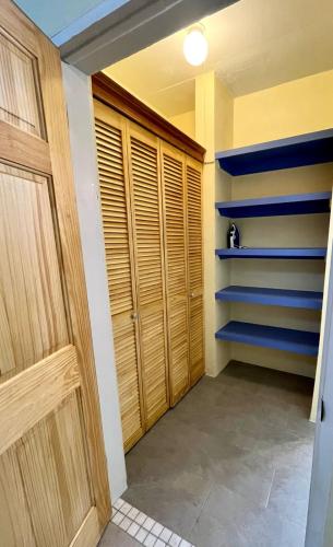 Sea-Renity Hideaway (Studio Apt) in Piggotts