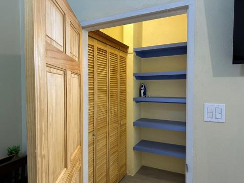 Sea-Renity Hideaway (Studio Apt) in Piggotts