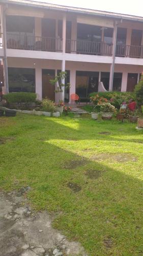 Jardin, Bernard's Guest Houses in Samosir