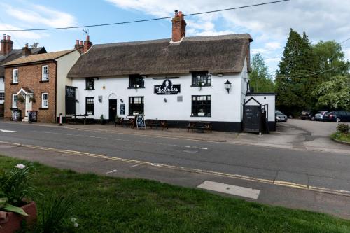 Vista exterior, The Dukes in Near Center