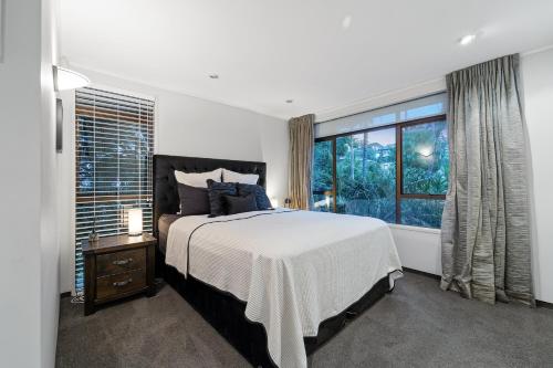 Entire house with pool, spa, Auckland (photo 6)
