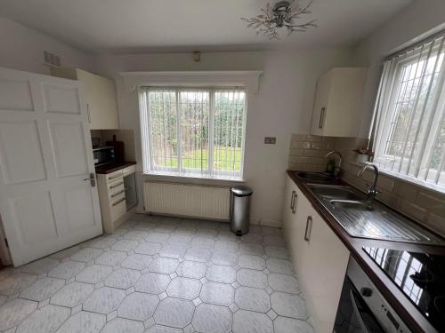 Large 8 Bedroom House in Edgbaston - image 5