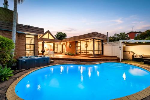 Entire house with pool, spa, Auckland
