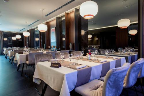Restaurante, Seraphine Plaza in Peje
