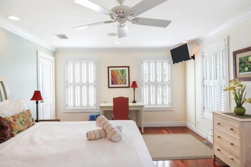 Atlantic Oasis - Private Pool Parking & Downtown in Key West, USA