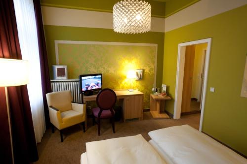 2 twin beds