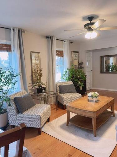 4 bds-3bths- 12 minutes to Dulles Airport in Sterling, USA